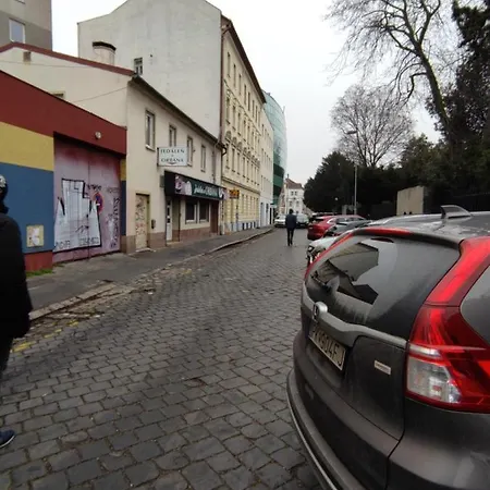 Utulny A Jedinecny Nebytovy Priestor V Centre Bratislavy Apartmán