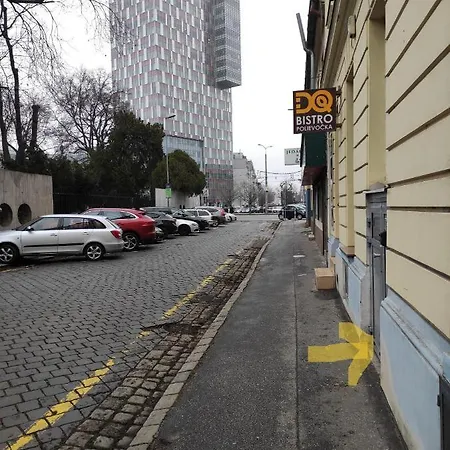 Apartmán Utulny A Jedinecny Nebytovy Priestor V Centre Bratislavy